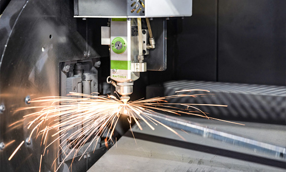 A row of automatic CNC laser cutting machine