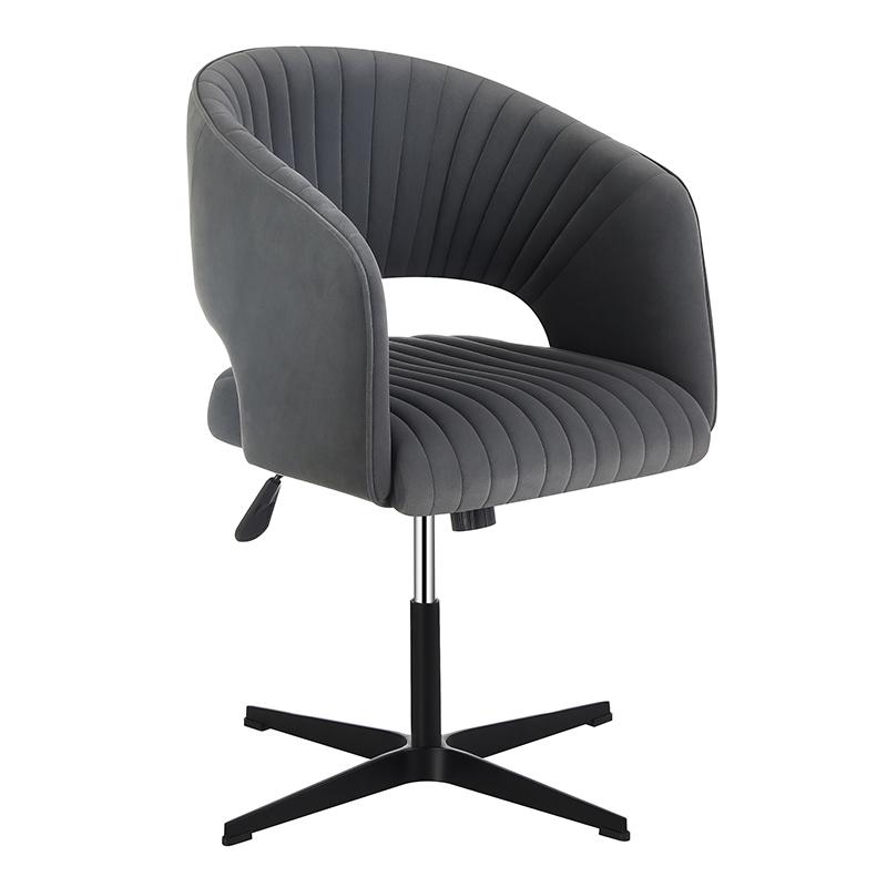 What are the features of an ergonomically designed chair for correct posture ?